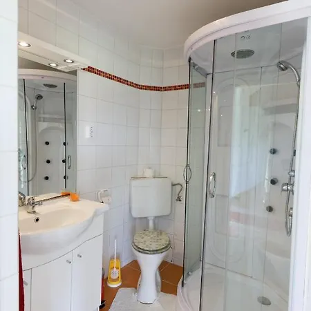 Idylisches Ferienhaus Komplett Im Gruenen Mit Direkter Anbindung An Den Thayatalradweg Holiday home Vestenotting