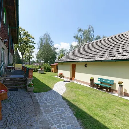 Idylisches Ferienhaus Komplett Im Gruenen Mit Direkter Anbindung An Den Thayatalradweg *